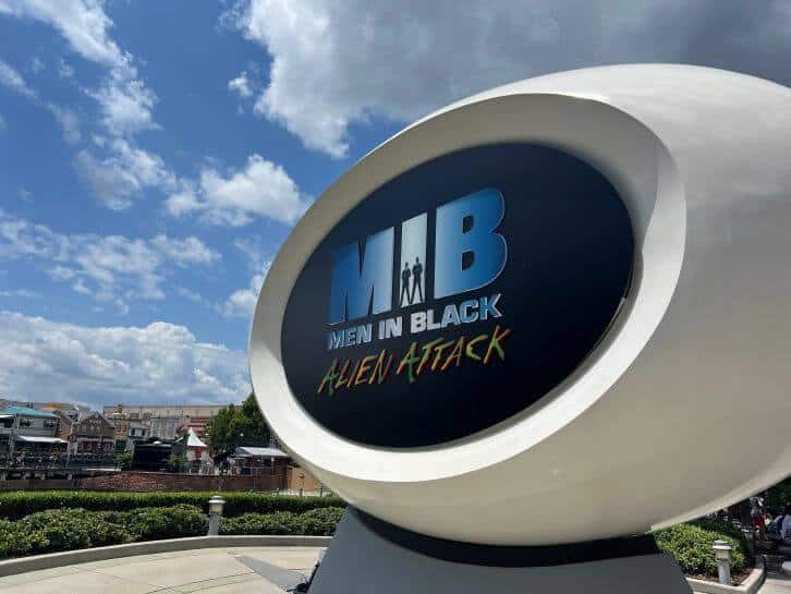 men in black sign at universal studios florida