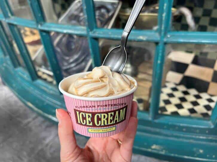 butter beer ice cream at the wizarding world of harry potter