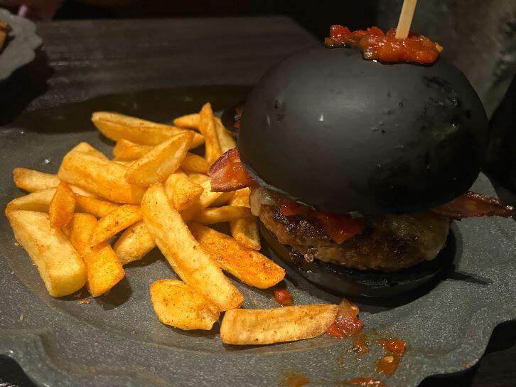 das burger at das stakehaus epic universe