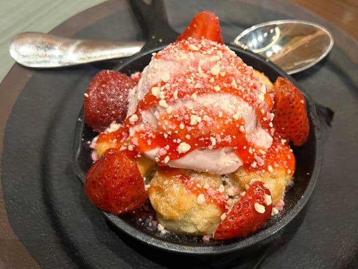 strawberry shortcake at meteor astropub