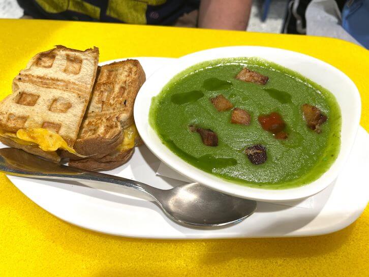 agnes honeymoon soup and grilled cheese at minion cafe universal studios florida