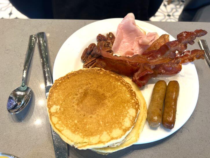 breakfast buffet at flora taverna universal