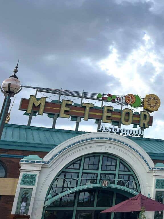 exterior of meteor astropub at epic universe